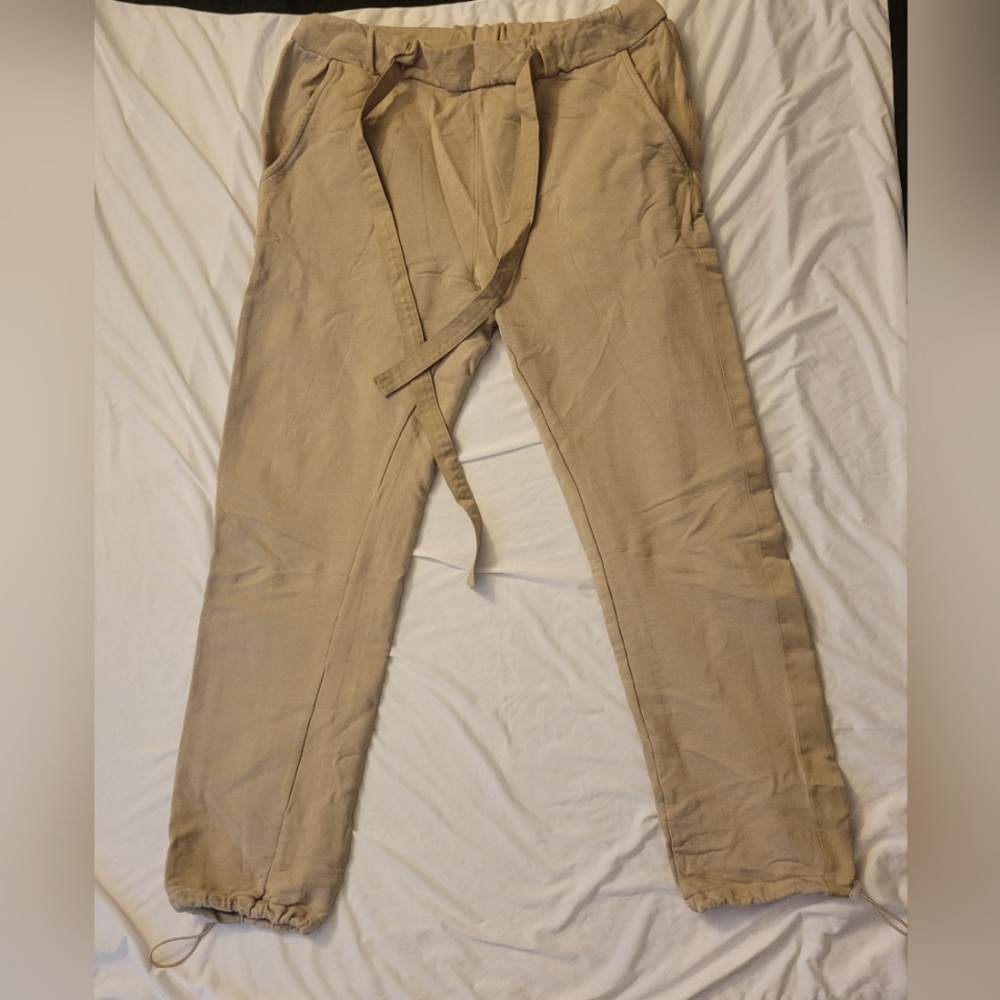 MNML beige sweatpants with belted waist and pull tie ankles
